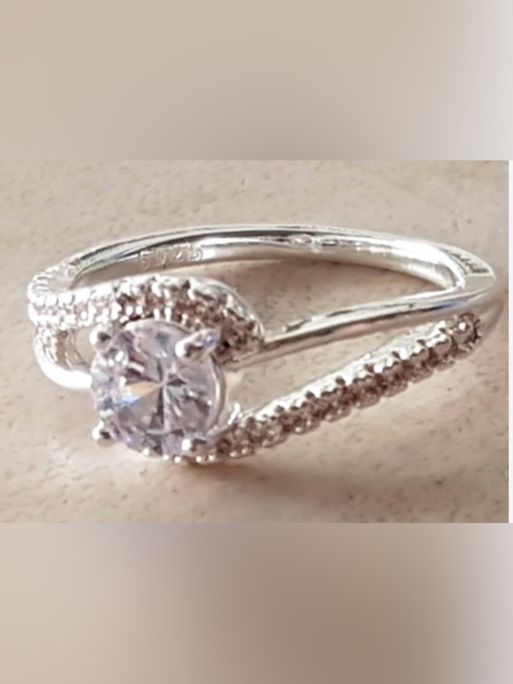 1 Carat Moissanite Round Stone & 925 Sterling Silver Halo Ring Size 7